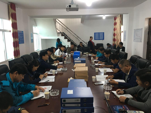 召开座谈会2