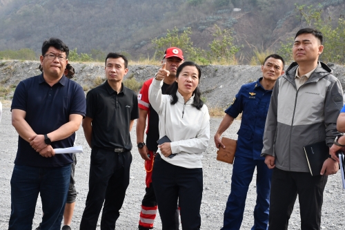 黄晓燕率队对东川泥石流国际汽车越野赛进行赛前踏勘1