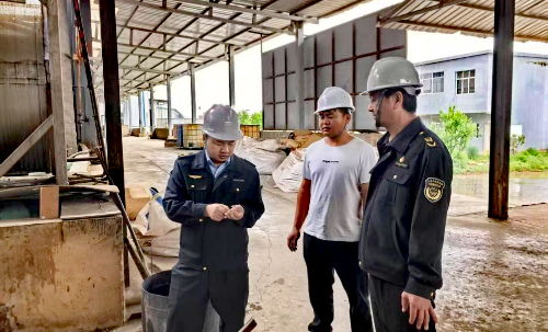 【安全生产】东川区应急管理局对天生桥特色产业园开展安全生产执法检查2