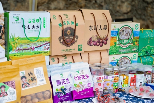 东川这场山地自行车穿越赛完赛后 选手们领到了“乌龙特色”大礼包3