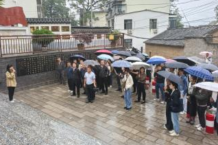 东川区2025年乡科级领导干部进修班临时党支部开展主题党日活动4