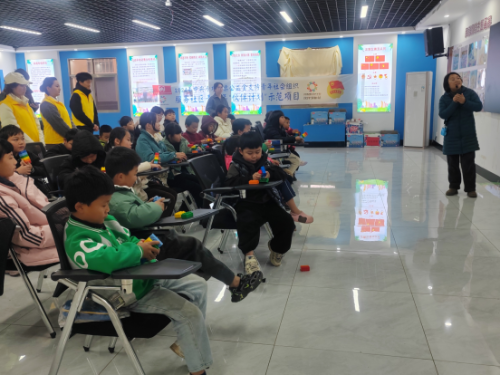 东川筑梦社区：织密搬迁群众“一老一小”幸福网2