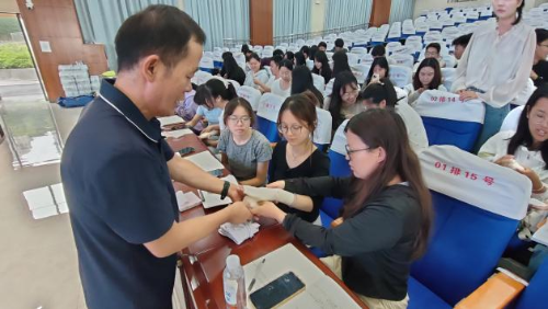 区红十字会为全区新入职教师开展应急救护培训