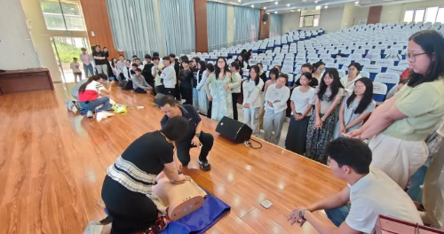 区红十字会为全区新入职教师开展应急救护培训3
