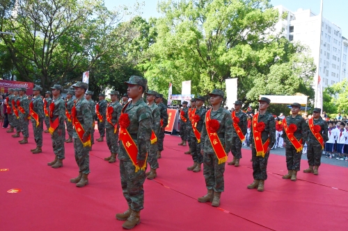 新兵迈过从戎门 红花戎装赴军营 东川区举行2025年下半年新兵欢送仪式3