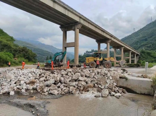 9.5 小时昼夜鏖战！“驯服” 洪水改道，守护生命线5