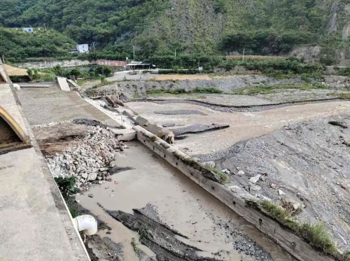 9.5 小时昼夜鏖战！“驯服” 洪水改道，守护生命线6