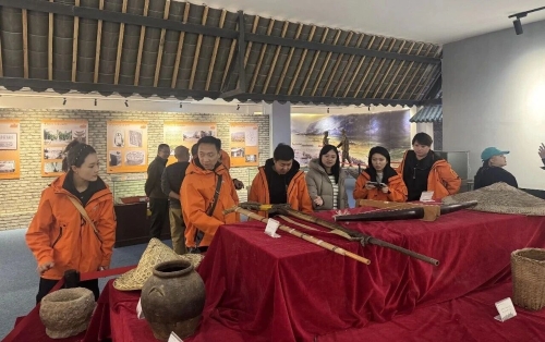 拖布卡镇与昆明传媒学院共探“红色+农业+旅游+电商”融合发展新路径4