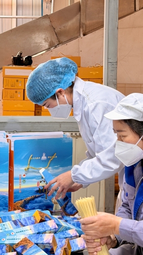 山泉麦香绕指尖——东川“飞飞面条” 一碗乡愁迎新年3