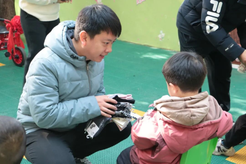 东川区2025年希望工程“暖冬行动”第六站走进大寨新湖乡村幼儿园1