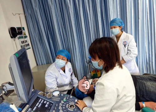 沪滇同心聚合力 健康东川谱新篇2 - 副本