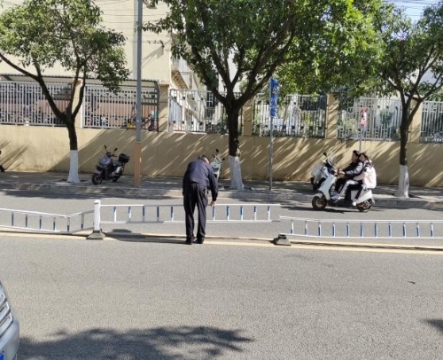 区综合行政执法局扎实开展主次干道环境秩序综合提升行动2 区综合行政执法局扎实开展主次干道环境秩序综合提升行动2