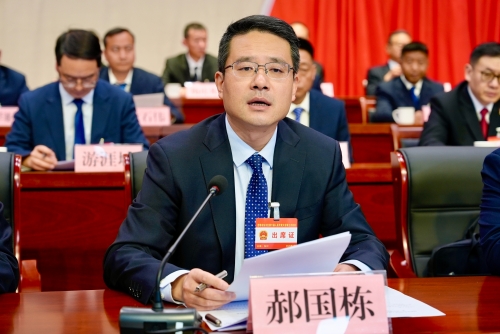 区六届人大五次会议举行第三次全体会议·1