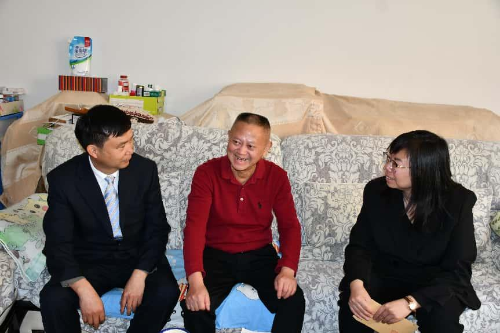 付敏、刘忠良走访慰问“四班子”退休干部