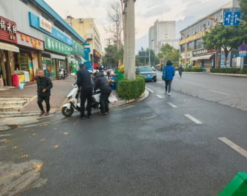 东川区综合行政执法局扎实开展主次干道环境秩序综合提升行动1