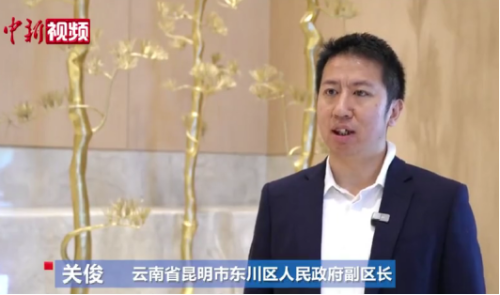 云南东川红土地“长”出艺术村