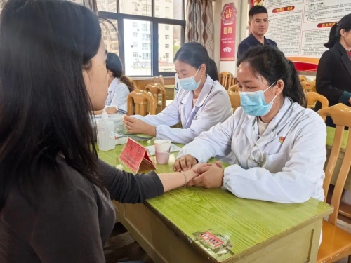 党建领航送健康2