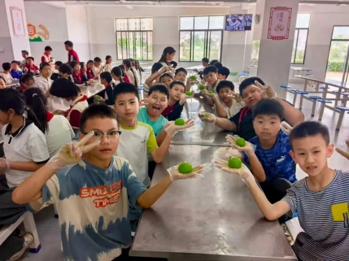 巧手做青团 传承清明情6