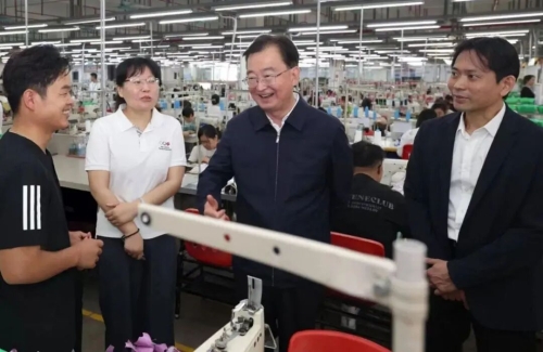 云南省委书记：农民增收始终是第一位的任务1