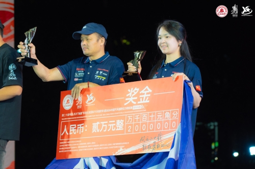 张敏、张涣曦父女并肩驰骋东川越野赛道  量产组冲进前十2