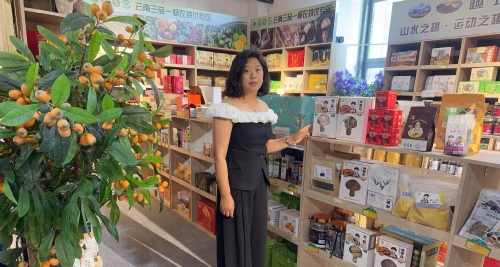 【天南地北东川人⑾】农果飘香 红土圆梦 云丽带领乡村百姓家门口“致富”1