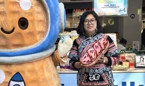 【天南地北东川人⑾】农果飘香 红土圆梦 云丽带领乡村百姓家门口“致富”2