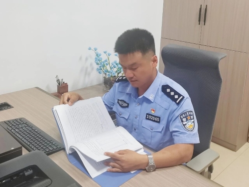 【榜样力量】他坚守公平正义，书写基层民警的责任担当!4