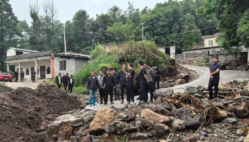 【防汛减灾】游涯坤到红土地镇实地查看受灾情况2