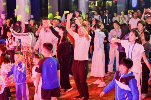 【跟着赛事游东川】红土夏夜燃音浪 &nbsp;“疯狂大洋芋”音乐沙龙嗨翻山野6