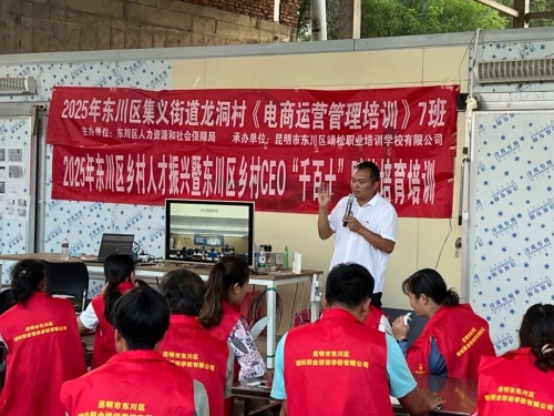 【党旗领航 先锋建功】何开明：一纸荣光 千亩果林 一堂田间党课，守初心永续奋斗！5