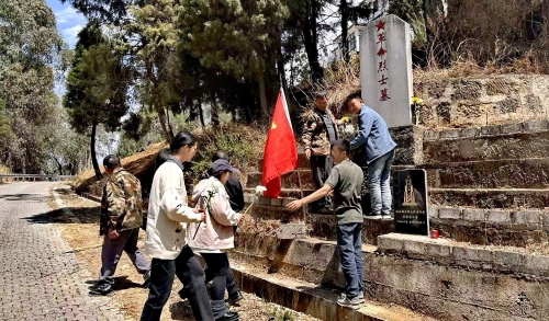 【党旗领航 先锋建功】强雁书记陈世有：守好党建“主阵地”，服务群众“零距离”3