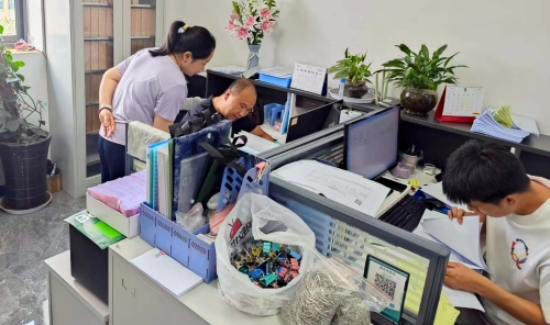宋骏伟到川金诺核对企业研发数据报送情况