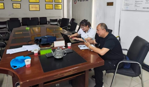 宋骏伟到华新水泥指导企业能源报数工作