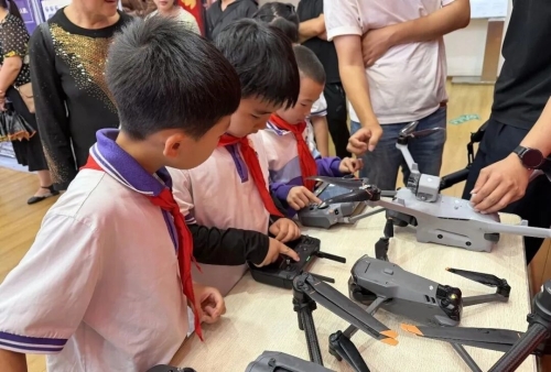 警营开放：“老兵”与少先队员同框，传承爱国主义教育4