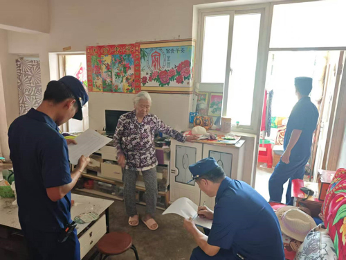 【消防安全】东川区消防救援局推进”敲门入户”关爱行动&nbsp; 筑牢独居老人安全防护屏障2