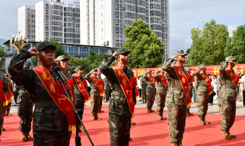 荣耀启程 矢志强军东川欢送2026年下半年新兵入伍1