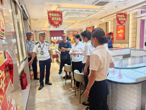 东川区消防救援局开展中秋国庆节前消防安全集中夜查1