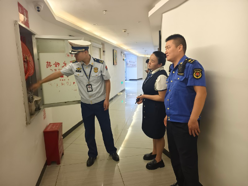 东川区消防救援局开展中秋国庆节前消防安全集中夜查3