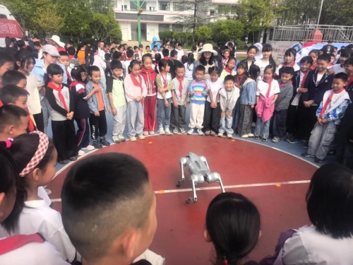 东川区协同多县区开展跨区域科普巡展 科普大篷车携手科创赛绽放校园科学活力2